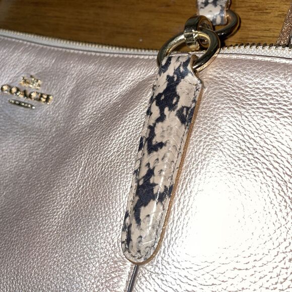 Coach Ava Large Leather Tote Handbag in Champagne Pink with Zip Closure - Picture 6 of 12